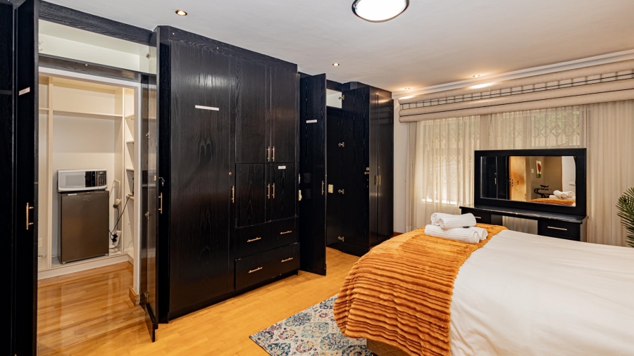 7 Bedroom Property for Sale in Plattekloof Western Cape